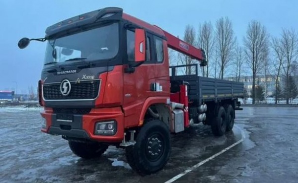 Бортовой Shacman X3000 SX32586V385 (рестайлинг) с КМУ Horyong HGC 216 с буром